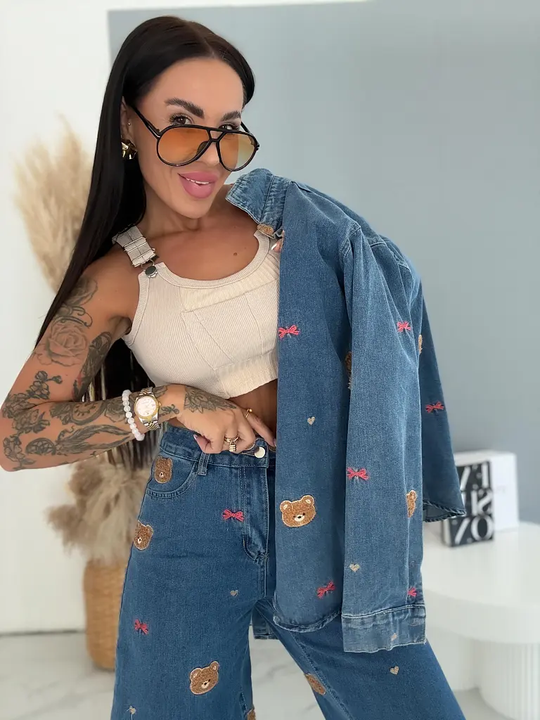 Rebrovaný crop top s funkčným zapínaním na traky RIBBED