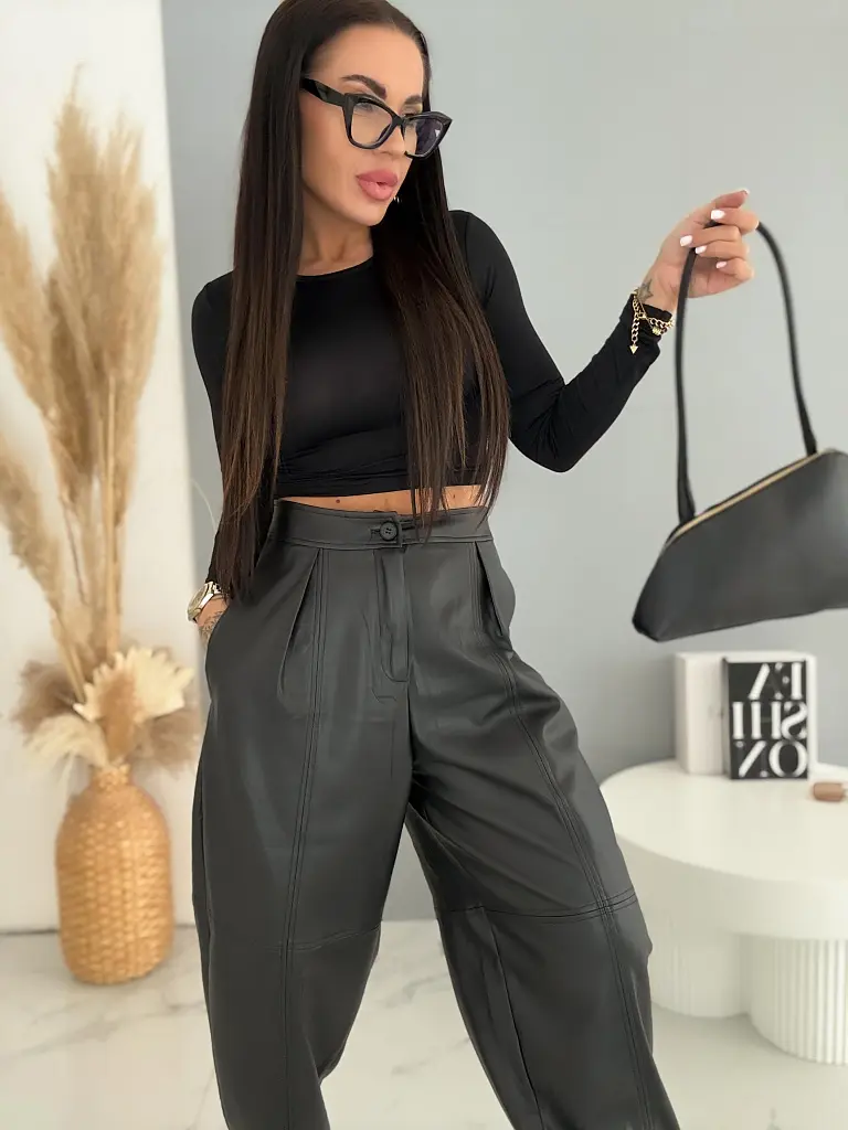 Baggy čierne koženkové nohavice AURE LUXE - next