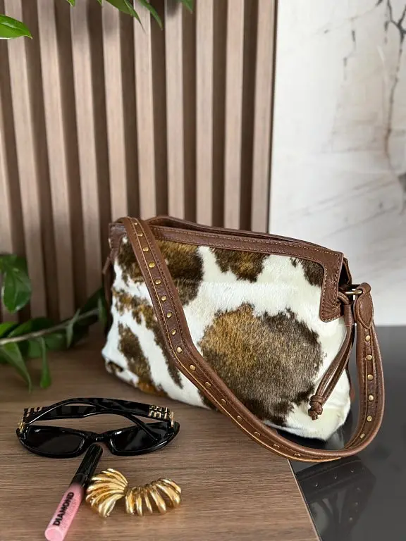 Kabelka cez rameno z umelej kožušiny COW