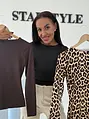Basic elastické dámske tričko s leopardím vzorom SIMPLE