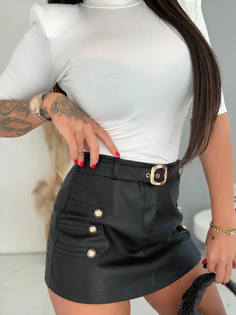 Koženkový skort so zlatou ozdobou MATE - next