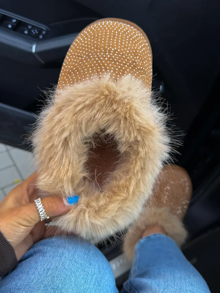 Teplé semišové topánky zdobené kamienkami GLAM - next